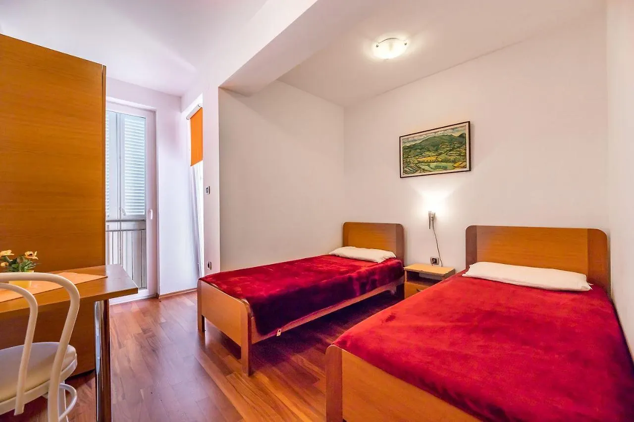 Apartment 350 Meter Zum Strand Mit Wifi, Klima Baska