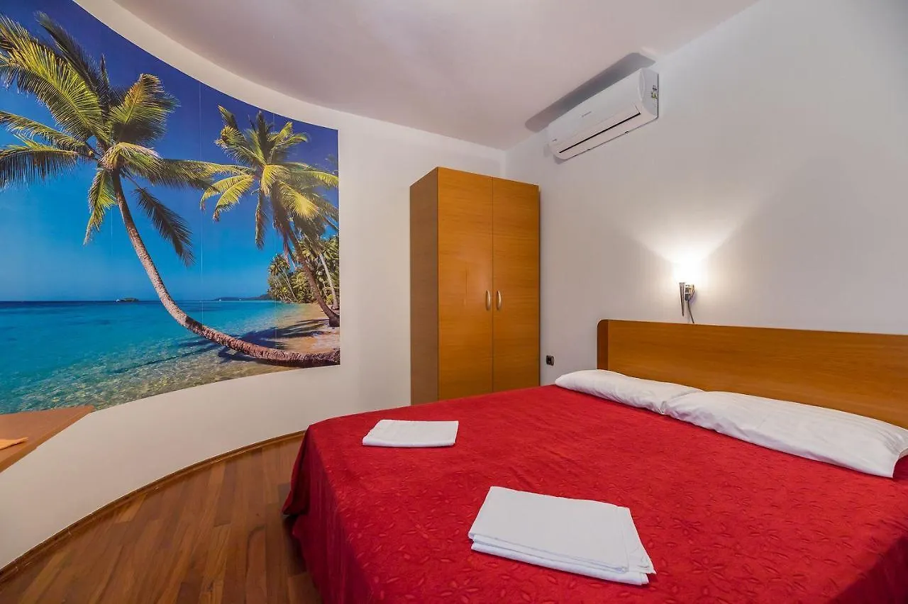 Apartment 350 Meter Zum Strand Mit Wifi, Klima Baska