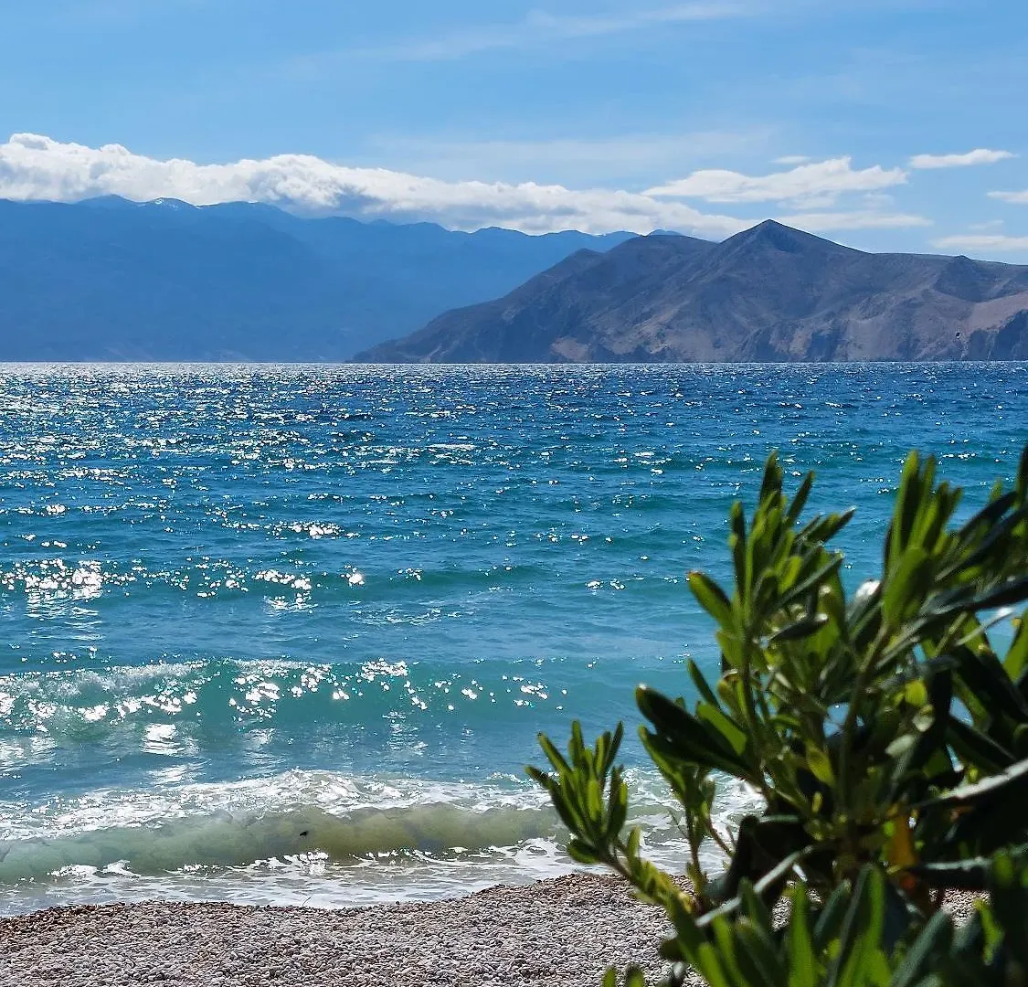 Apartment 350 Meter Zum Strand Mit Wifi, Klima Baska